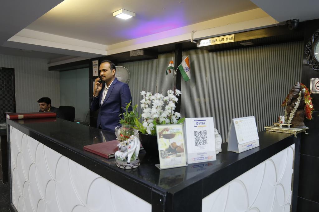 Stay At Hotel Pride, Delhi, Near Karol Bagh Metro Delhi (National Capital Territory of India) Exterior foto